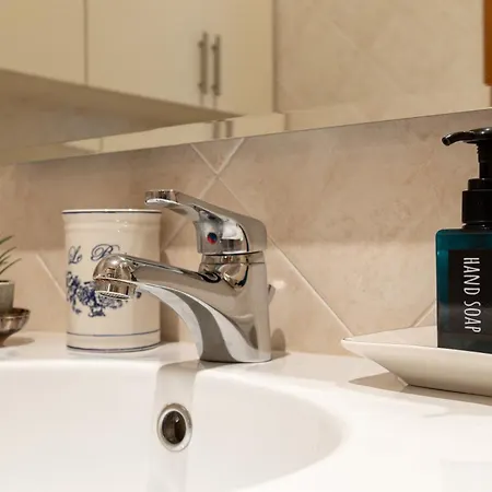 Calvino, In Piazza Unita Con Parcheggio 的里雅斯特