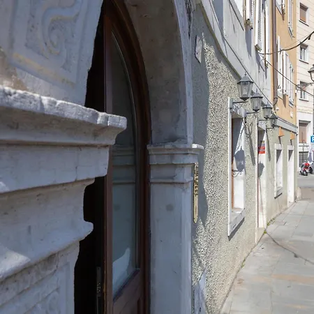 Calvino, In Piazza Unita Con Parcheggio *